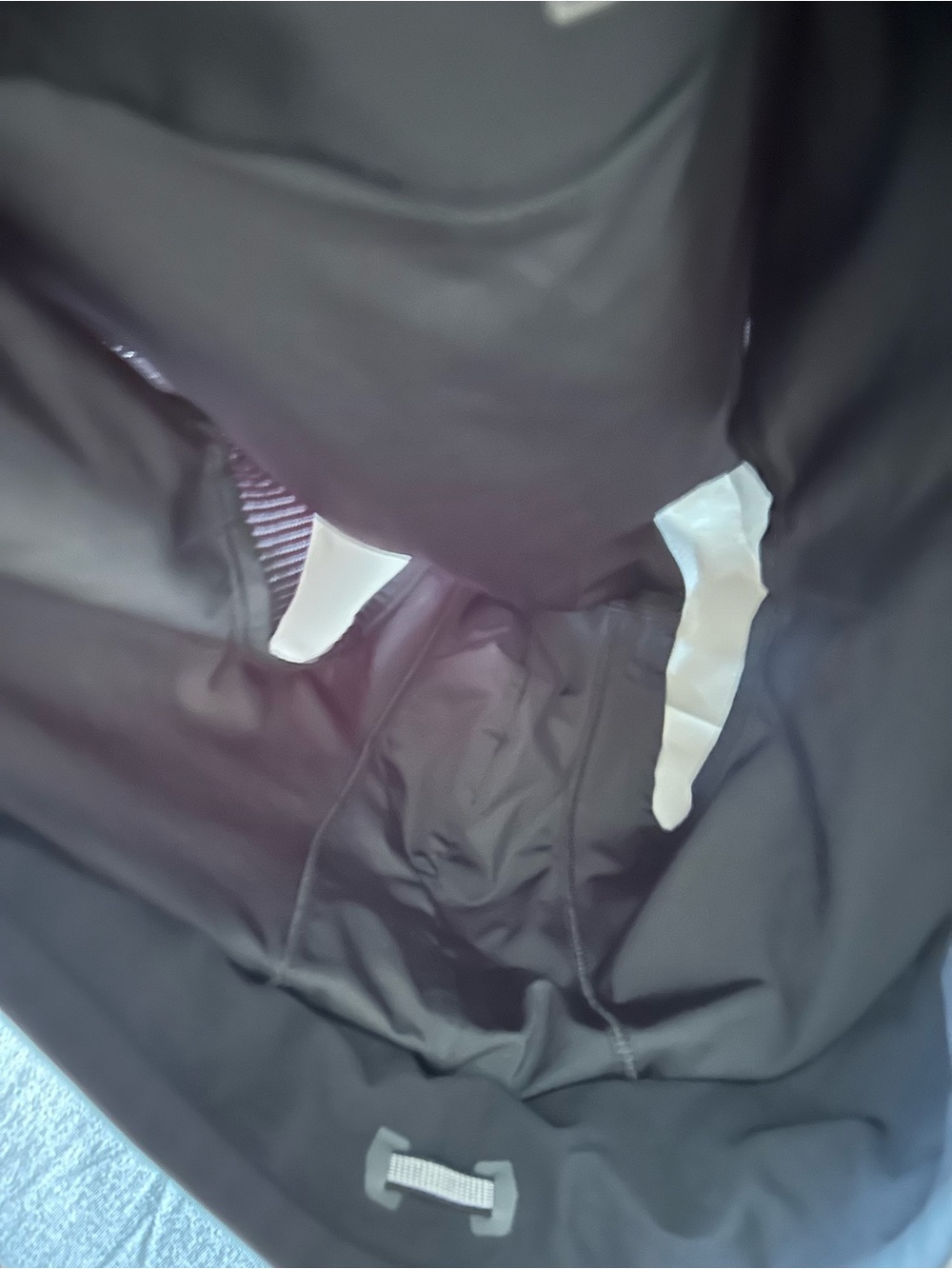 On Running Men's Two-Tone Athletic Shorts in Cream and Black Small - Picture 6 of 7